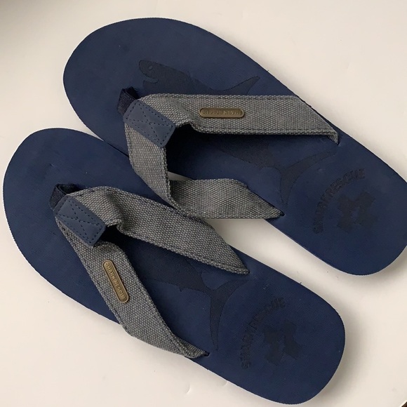 NWOT Shark Rescue Men’s Flip Flops - Picture 9 of 9